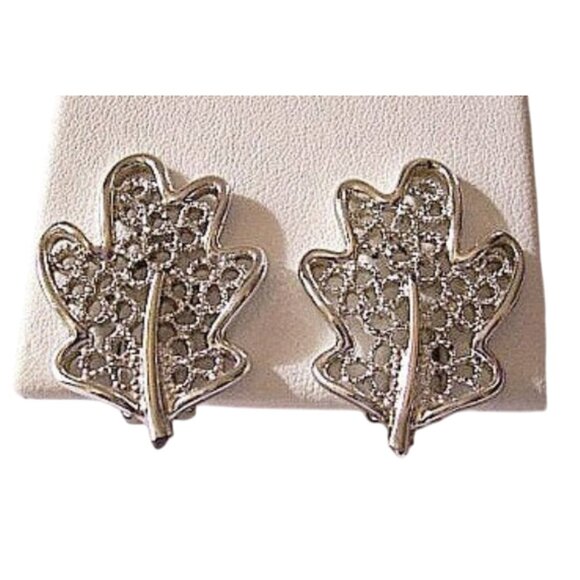 Sarah Coventry Oak Leaf Clip On Earrings Silver Tone - Picture 2 of 5